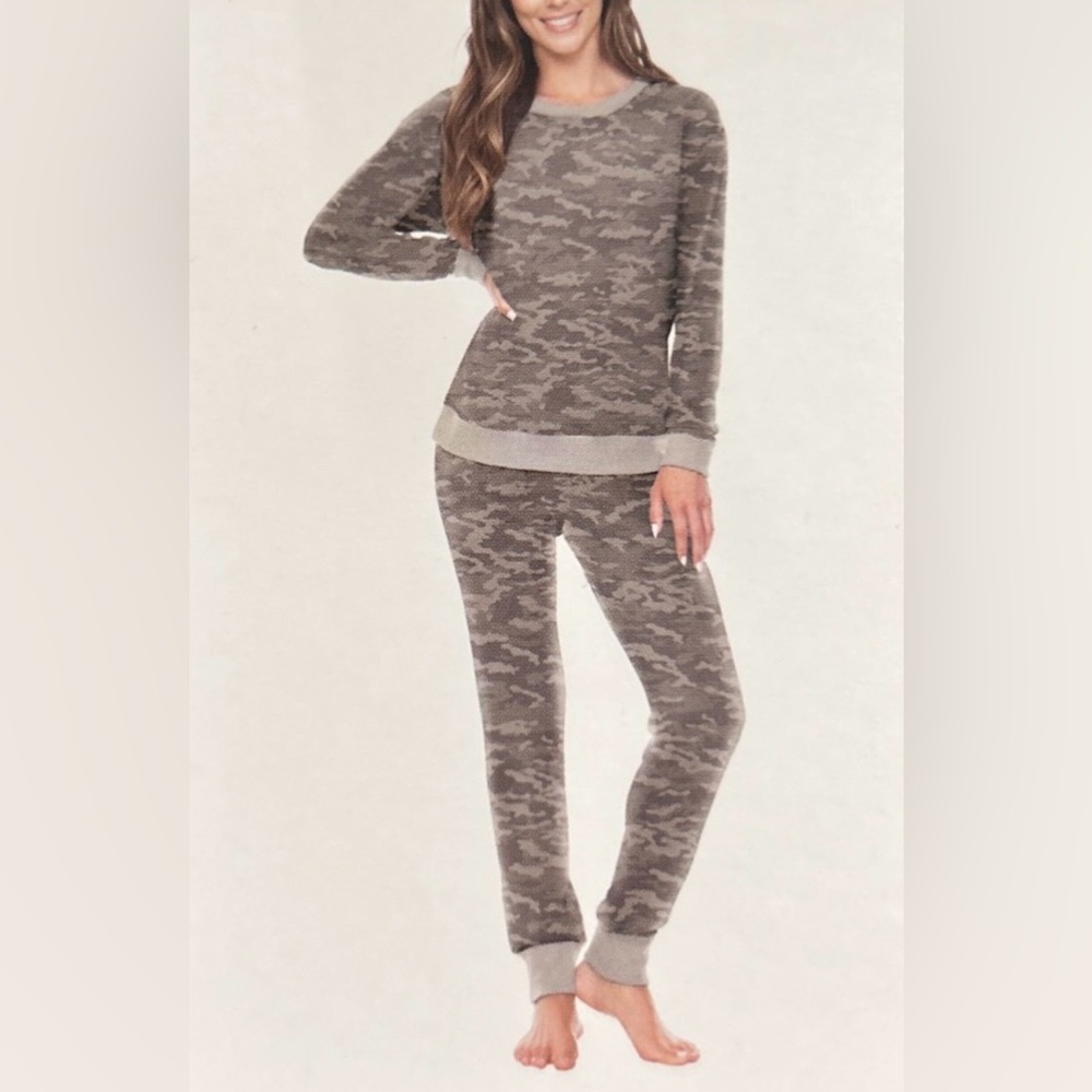 Camouflage Lounge Pajamas w jogger bottoms super soft & comfortable NWT XS